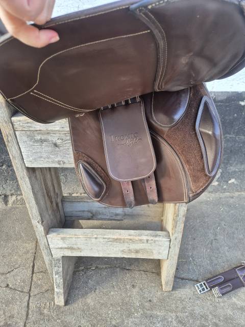 Sella mista Ikonic Light mixte 17.5" - 2022