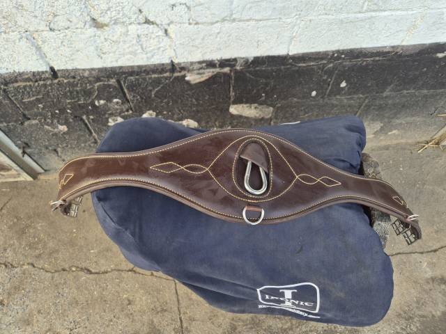 Sella mista Ikonic Light mixte 17.5" - 2022