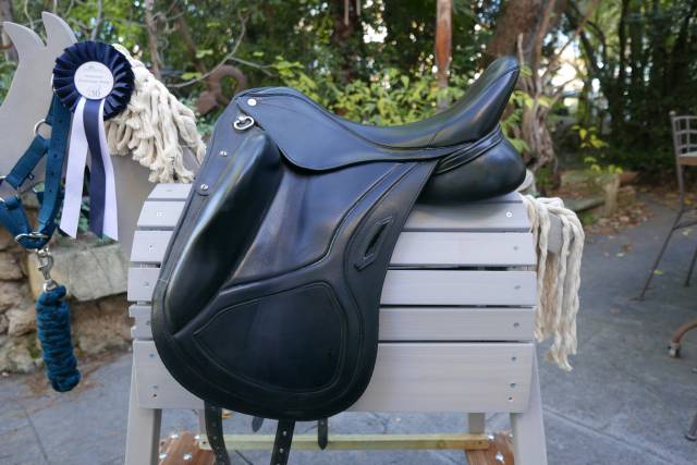 Sella da dressage Aviar  17" - 2023