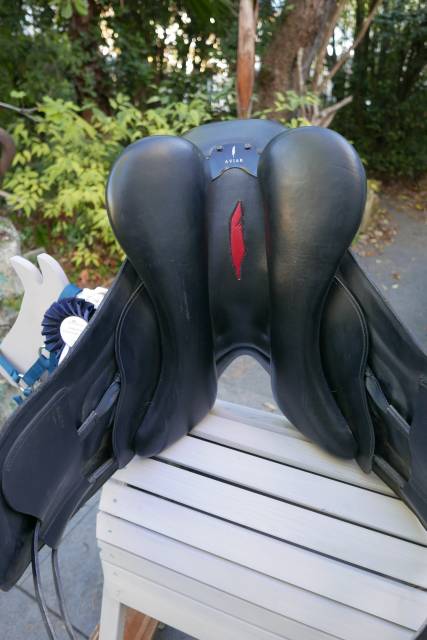 Sella da dressage Aviar  17" - 2023