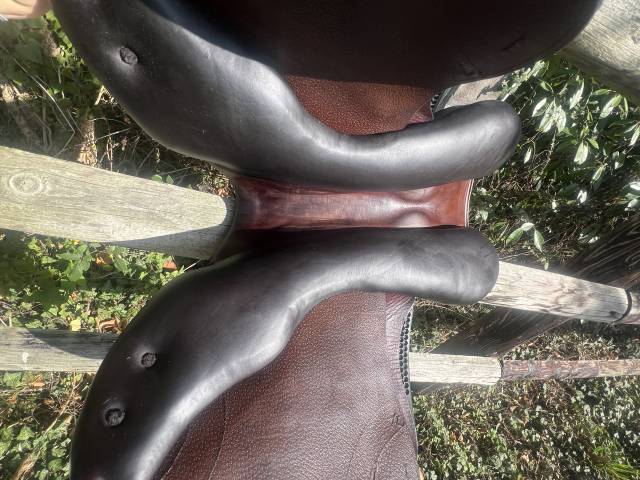 Sella da salto ostacoli  Equiline Nick Skelton 17" - 2022