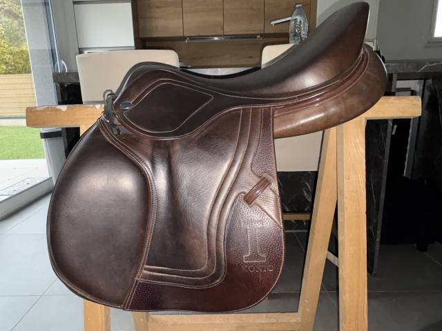 Sella da salto ostacoli Ikonic  17.5" - 2022