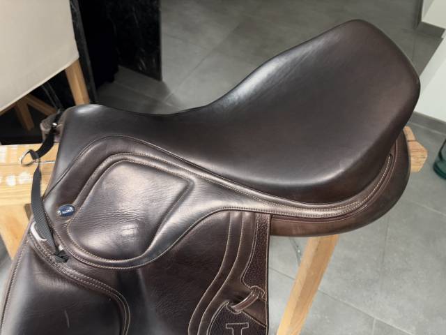 Sella da salto ostacoli Ikonic  17.5" - 2022