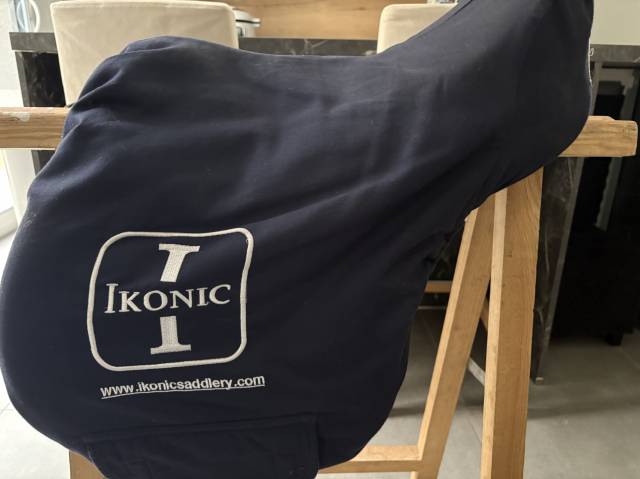 Sella da salto ostacoli Ikonic  17.5" - 2022