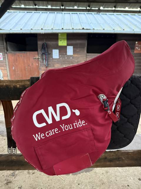 Sella da salto ostacoli CWD  17.5" - 2023