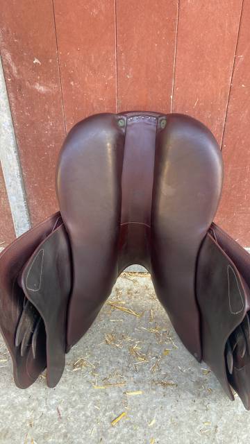 Sella da salto ostacoli Devoucoux  17.5" - 2019