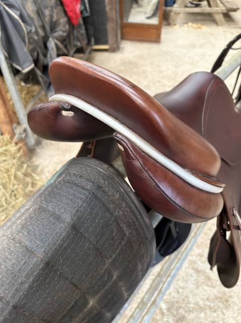 Sella da salto ostacoli GBS  17.5" - 2023