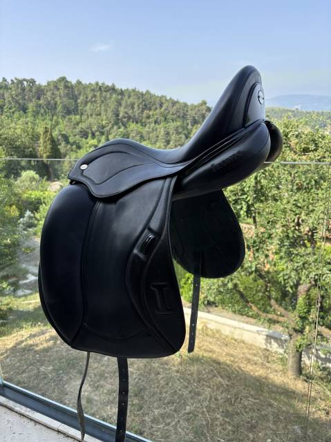 Sella da dressage Ikonic  17.5" - 2024