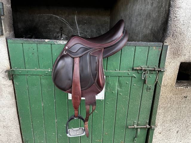 Sella da salto ostacoli Devoucoux  17.5" - 2023