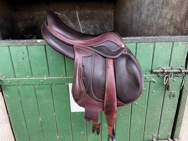 Sella da salto ostacoli Devoucoux  17.5" - 2023