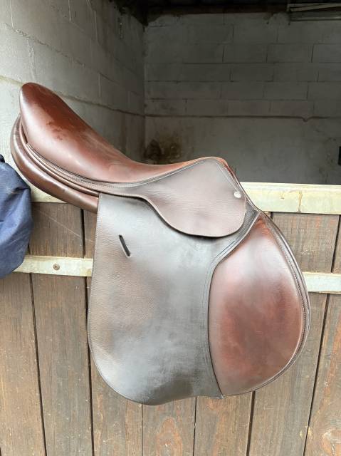 Sella da salto ostacoli Butet  17.5" - 2021