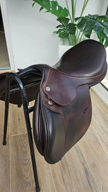 Sella da salto ostacoli Prestige Italia  17.5" - 2022