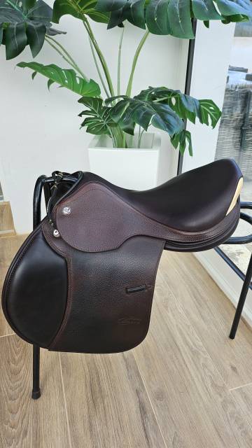 Sella da salto ostacoli Prestige Italia  17.5" - 2022