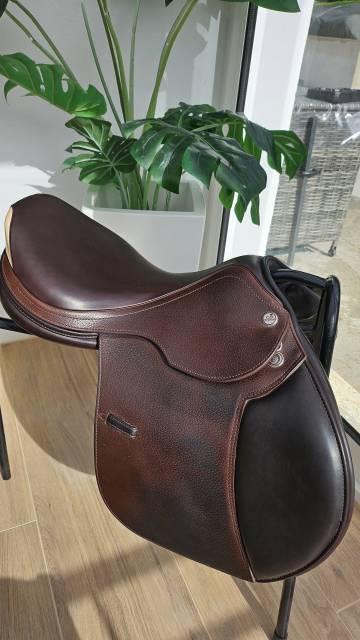 Sella da salto ostacoli Prestige Italia  17.5" - 2022