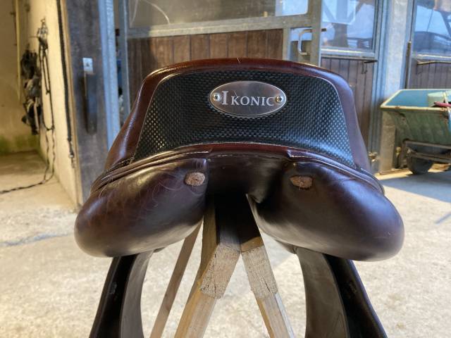 Sella da salto ostacoli Ikonic  17.5" - 2016