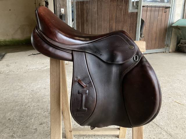 Sella da salto ostacoli Ikonic  17.5" - 2016