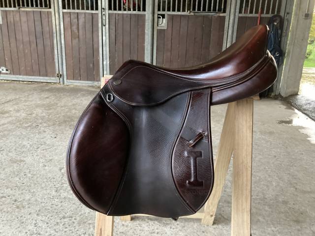 Sella da salto ostacoli Ikonic  17.5" - 2016