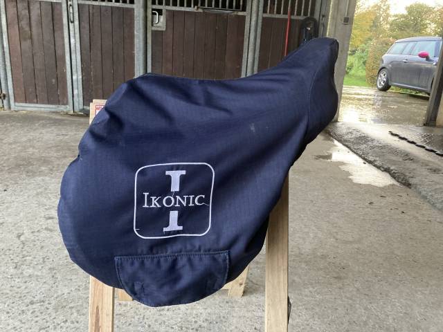 Sella da salto ostacoli Ikonic  17.5" - 2016