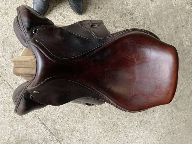 Sella da salto ostacoli Ikonic  17.5" - 2016