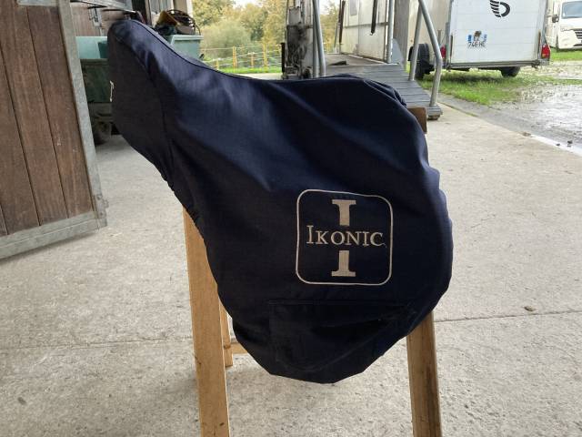 Sella da salto ostacoli Ikonic  17.5" - 2016