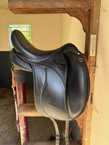 Sella da dressage Devoucoux  17.5" - 2024