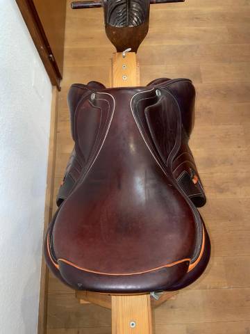 Sella da salto ostacoli CWD  17.5" - 2018