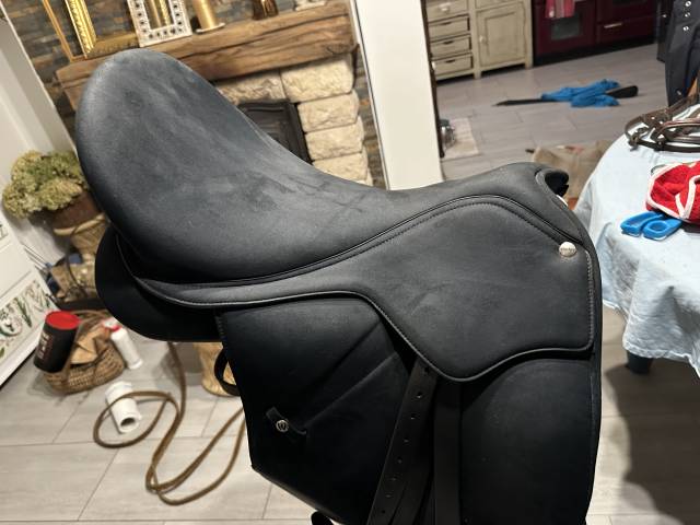 Sella da dressage Wintec  18" - 2023