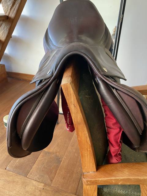 Sella da salto ostacoli CWD  17" - 2016