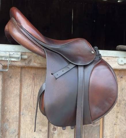 Sella da salto ostacoli Antar&egrave;s  17.5" - 2016