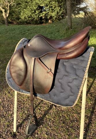 Sella da salto ostacoli CWD  18" - 2017