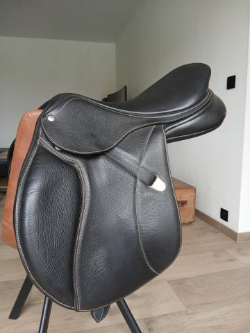 Sella da salto ostacoli Bates  17" - 2017