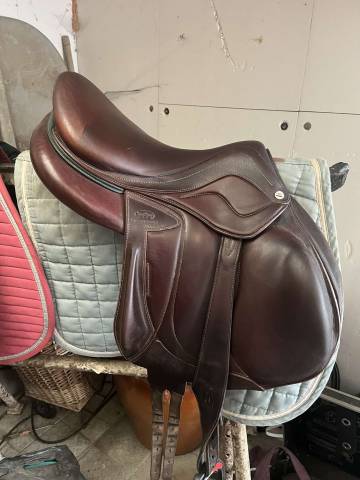 Sella da salto ostacoli Devoucoux  17" - 2023