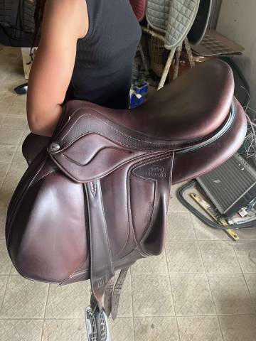 Sella da salto ostacoli Devoucoux  17" - 2023