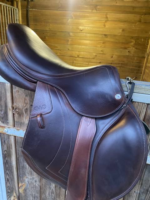 Sella da salto ostacoli CWD  17" - 2024