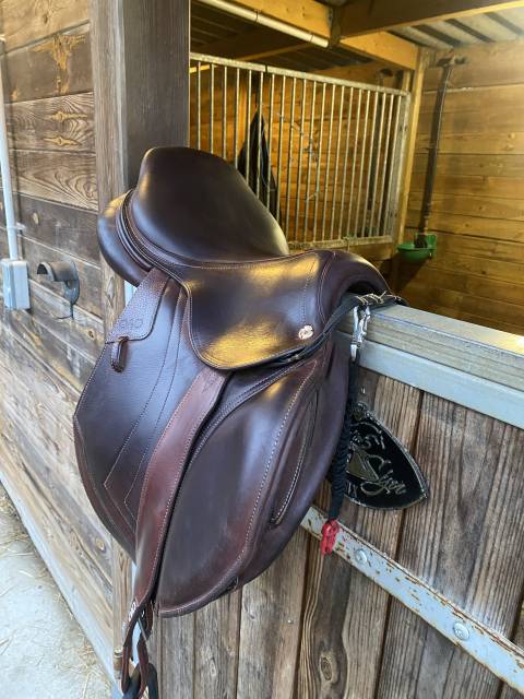 Sella da salto ostacoli CWD  17" - 2024