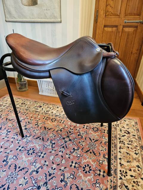 Sella da salto ostacoli CWD  17" - 2015