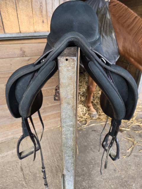 Sella da dressage Wintec  17" - 2023