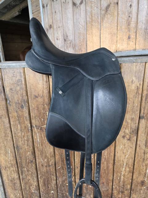 Sella da dressage Wintec  17" - 2023