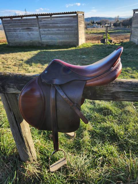 Sella da salto ostacoli Equipe  17.5" - 2015