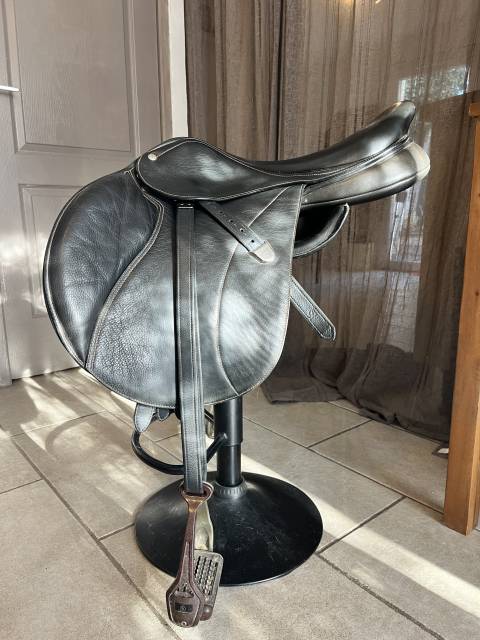 Sella da salto ostacoli Bates  17.5" - 2010