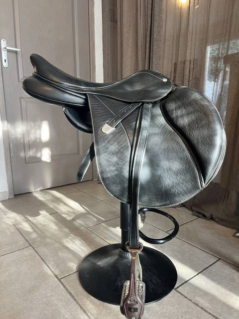 Sella da salto ostacoli Bates  17.5" - 2010