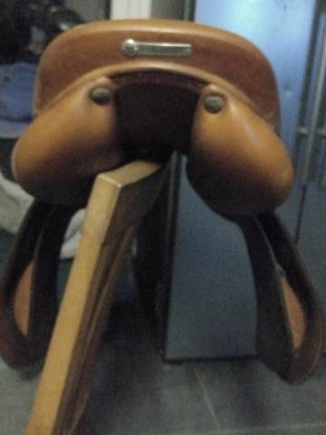 Sella da salto ostacoli Butet  17.5" - 2024