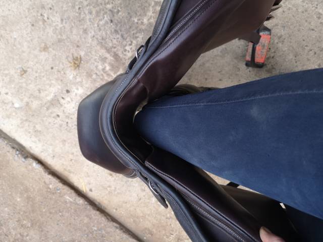 Sella da salto ostacoli Ikonic Jumping light 16.5" - 2023