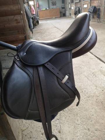 Sella da salto ostacoli Ikonic Jumping light 16.5" - 2023