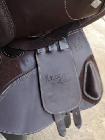 Sella da salto ostacoli Ikonic Jumping light 16.5" - 2023