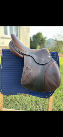 Sella da salto ostacoli Antar&egrave;s  17" - 2015