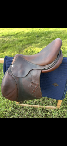 Sella da salto ostacoli Antar&egrave;s  17" - 2015