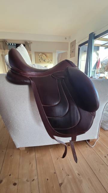 Sella da dressage Devoucoux  17" - 2023
