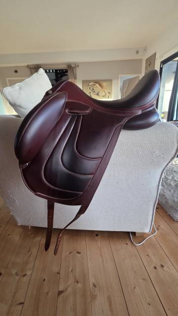 Sella da dressage Devoucoux  17" - 2023