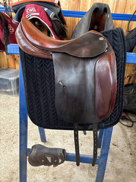 Sella da dressage  Omega 17.5" - 2010